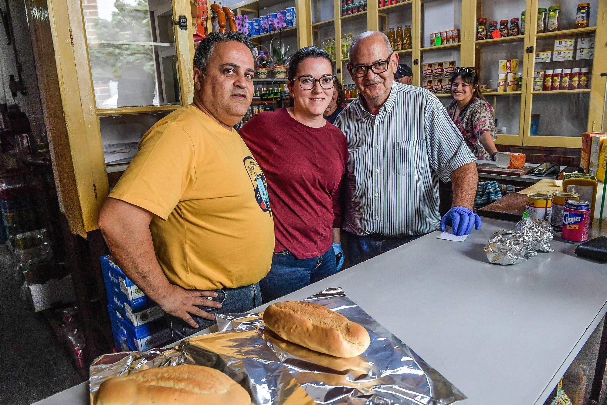 Ultimo día de la tienda de aceite y vinagre de Pepito Falcón en Teror