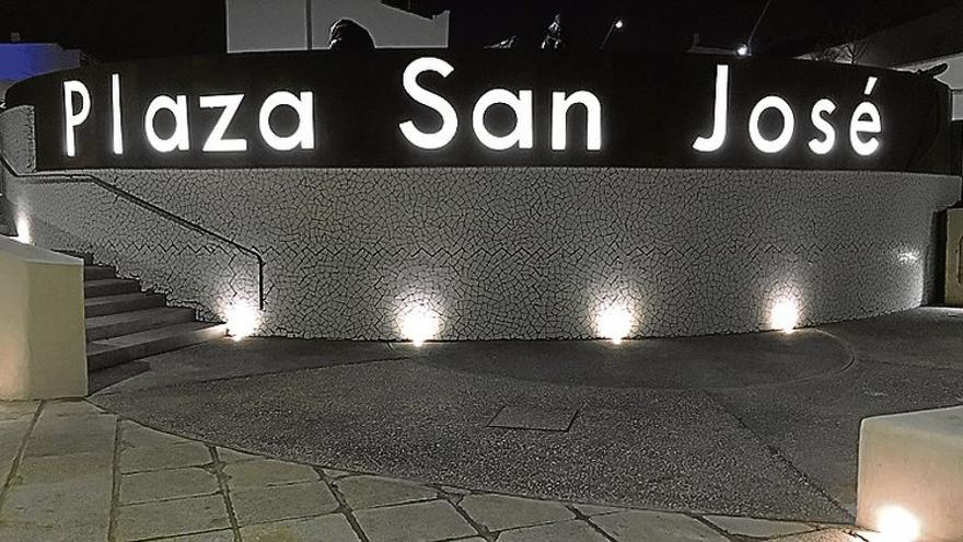 Los santeños disfrutan de un nueva y moderna plaza