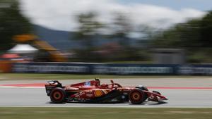 Carlos Sainz, al volante del Ferrari en el GP de España