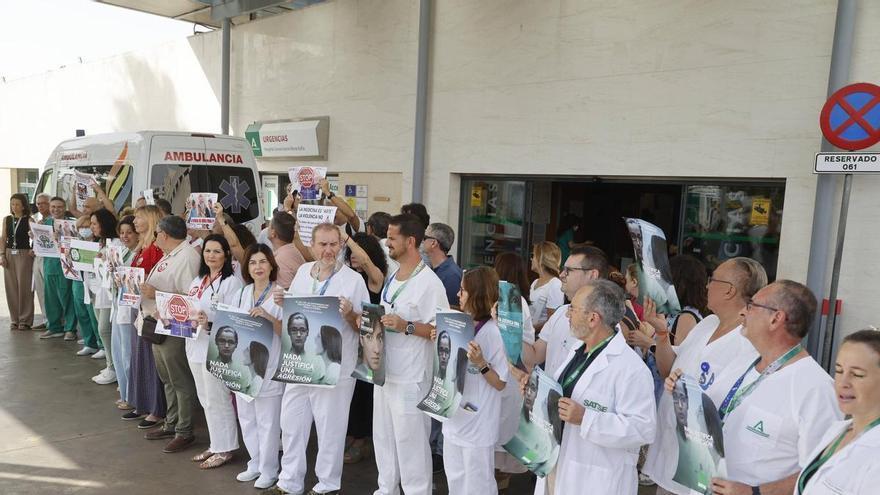 Protesta en el Reina Sofía contra las agresiones a sanitarios