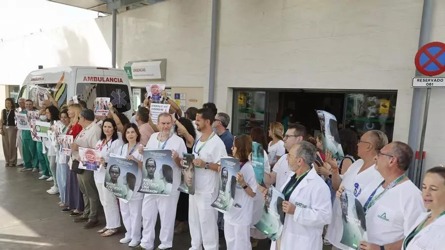 Protesta en el Reina Sofía contra las agresiones a sanitarios