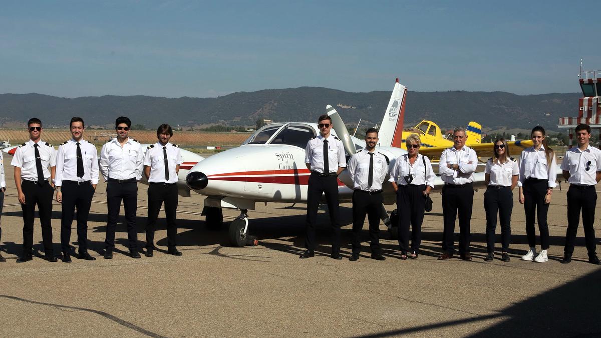 Alumnos y profesores de Corflight, la escuela cordobesa de pilotos comerciales 