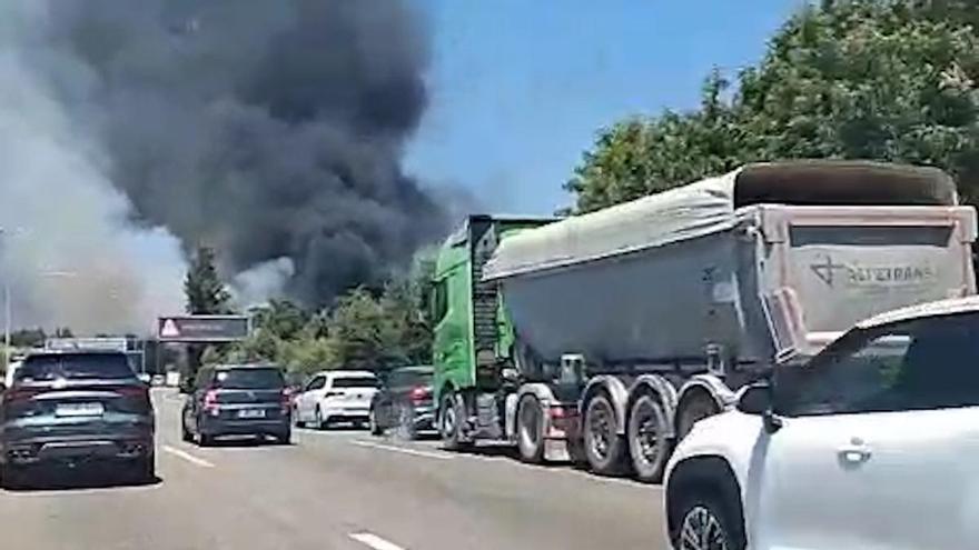 El incendio en la C-32 a la altura de Mataró