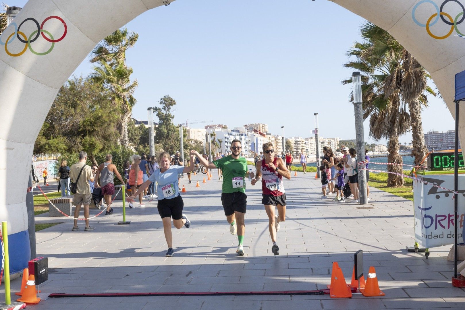 Así fue en imágenes una nueva edición de la carrera solidaria de AFA Torrevieja