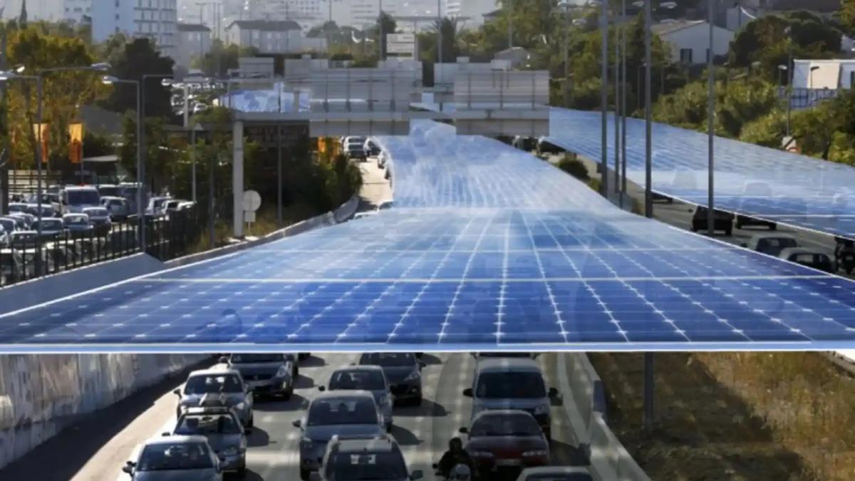 Las carreteras y autopistas son lugares idóneos para colocar paneles solares