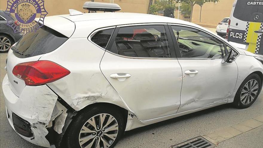 Un menor de 17 años circula por el Grao en coche y sufre un accidente