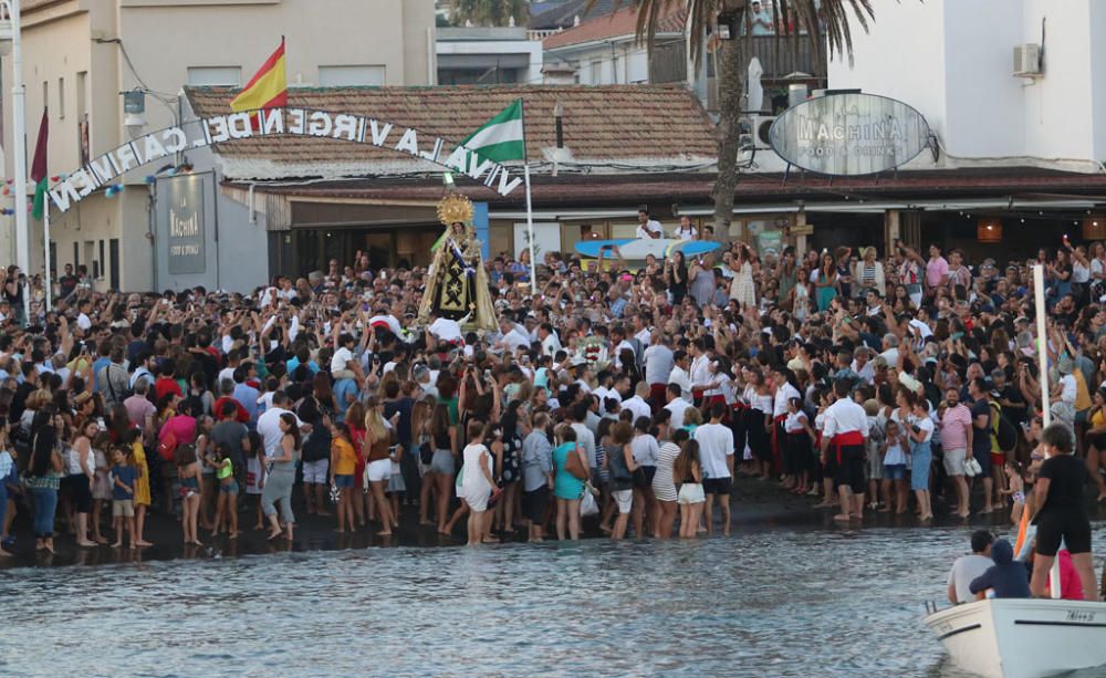 La Virgen del Carmen de Pedregalejo y la de El Palo se encuentran en las aguas del Mediterráneo.