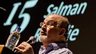 Las ventas de 'Los versos satánicos' se disparan tras el ataque a Rushdie