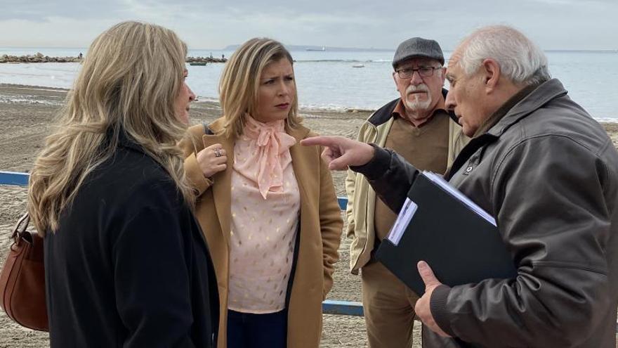 Mari Carmen Sánchez supervisa la reposición de arena en la Albufereta tras &quot;Gloria&quot;