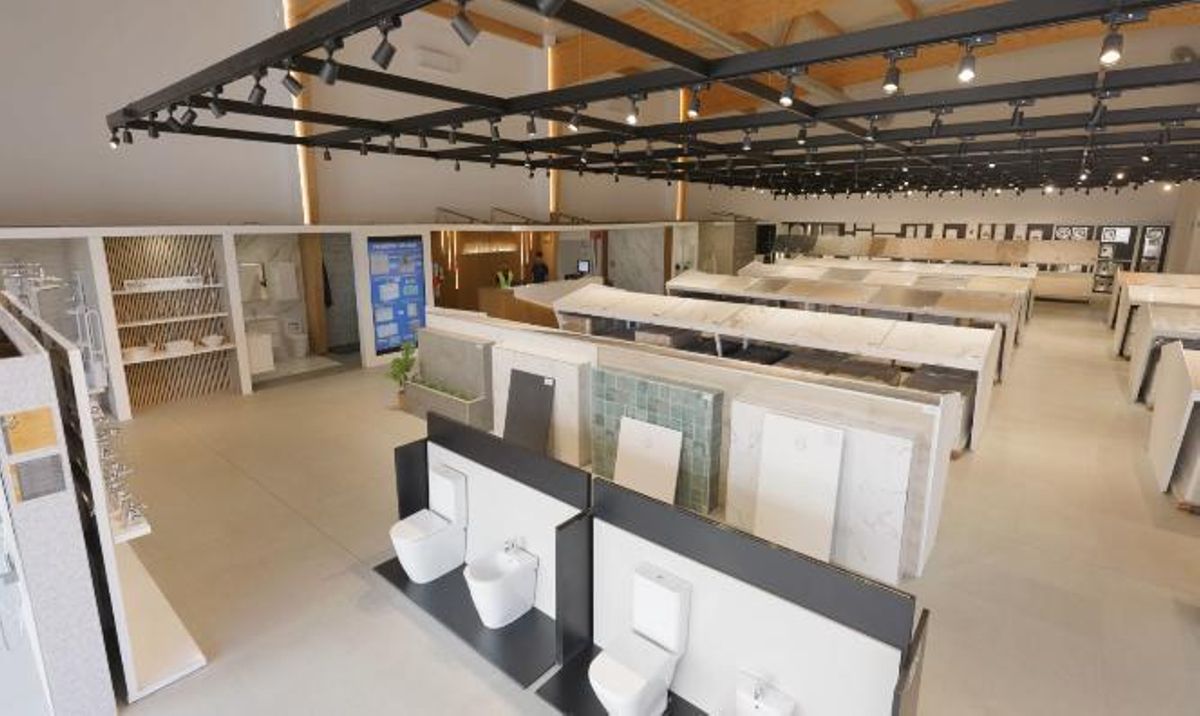 Exposición de nueva tienda El Baño Barato San Miguel