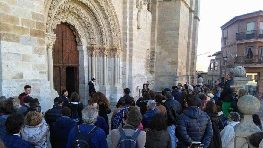 Turistas de diversas regiones y de Portugal descubren la ciudad en una visita del Patronato