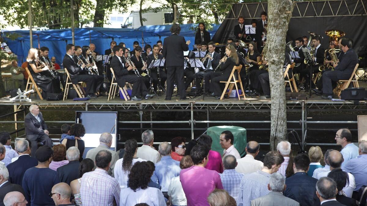 Imagen de archivo de una actuación en el campo de la fiesta de Don Ramiro, Lalín, donde se produjeron los hechos