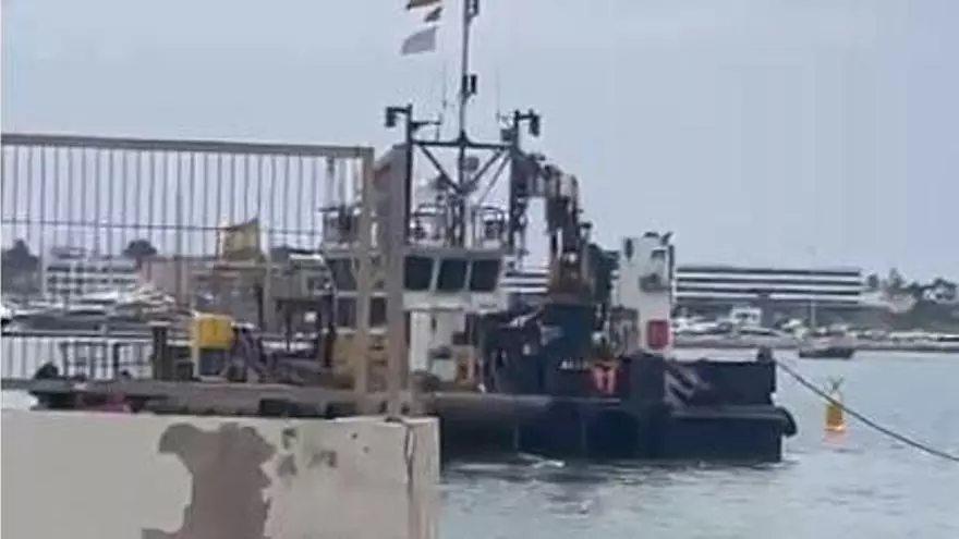 Preocupación por unos trabajos submarinos en pleno puerto de Ibiza