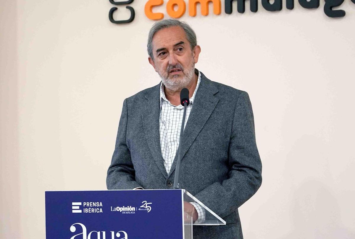 José Ramón Mendaza, director de La Opinión, abrió el acto