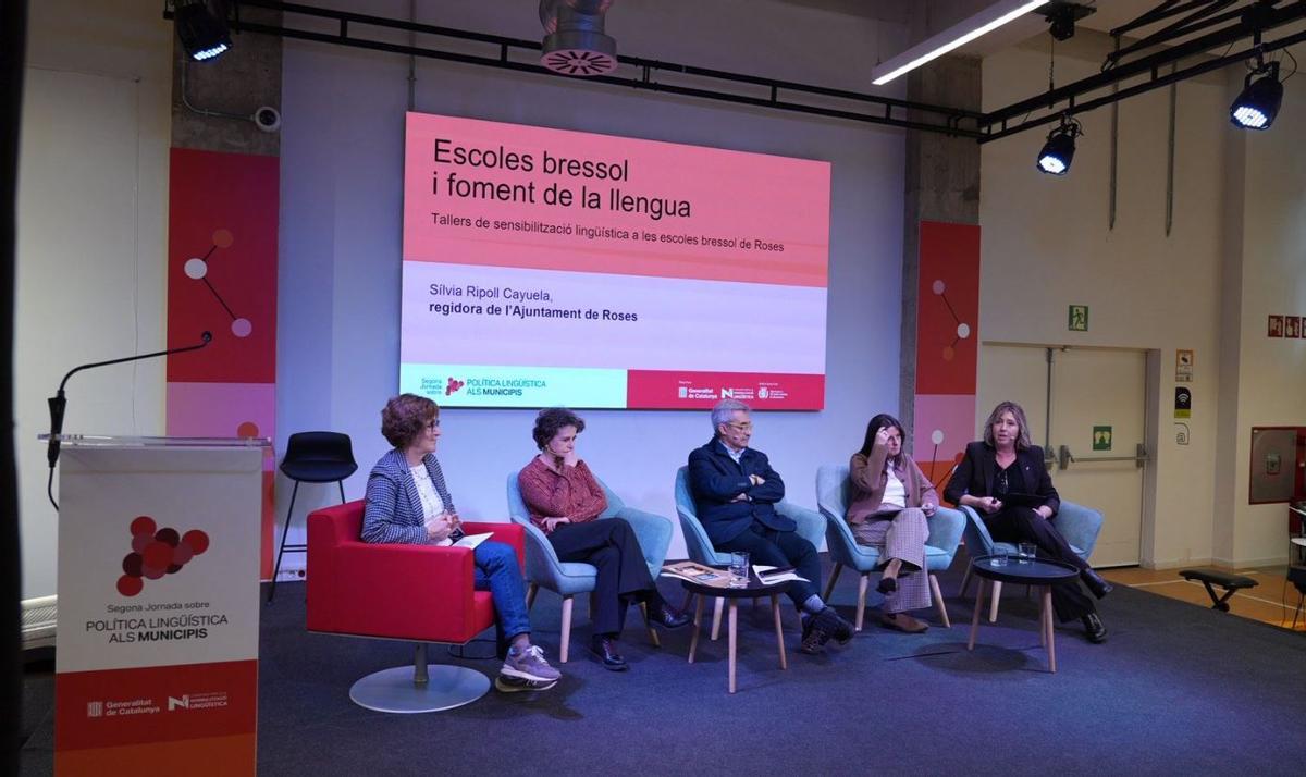 La regidora de Cultura de l’Ajuntament de Roses, Sílvia Ripoll, ha participat en la II Jornada sobre Política Lingüística als Municipis