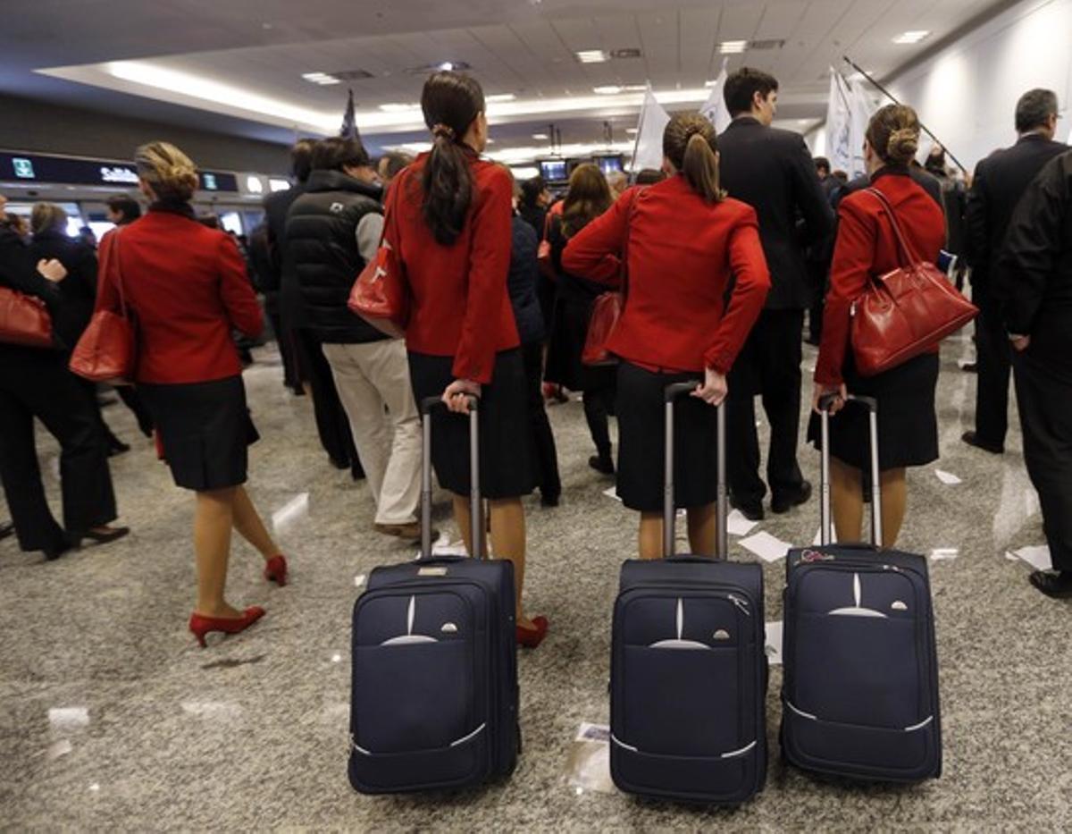  Un grupo de azafatas, en un aeropuerto, en una imagen de archivo.