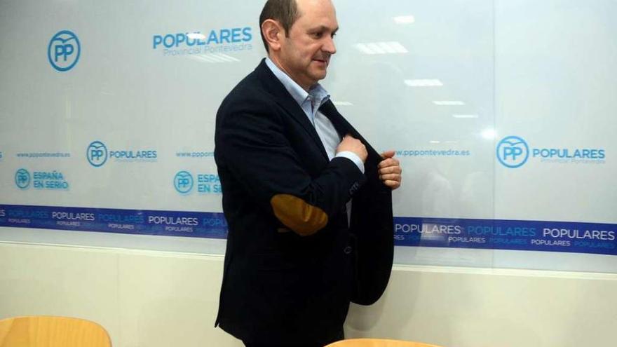 Rafael Louzán tras anunciar que no se presentará a la presidencia del PP provincial. // Rafa Vázquez