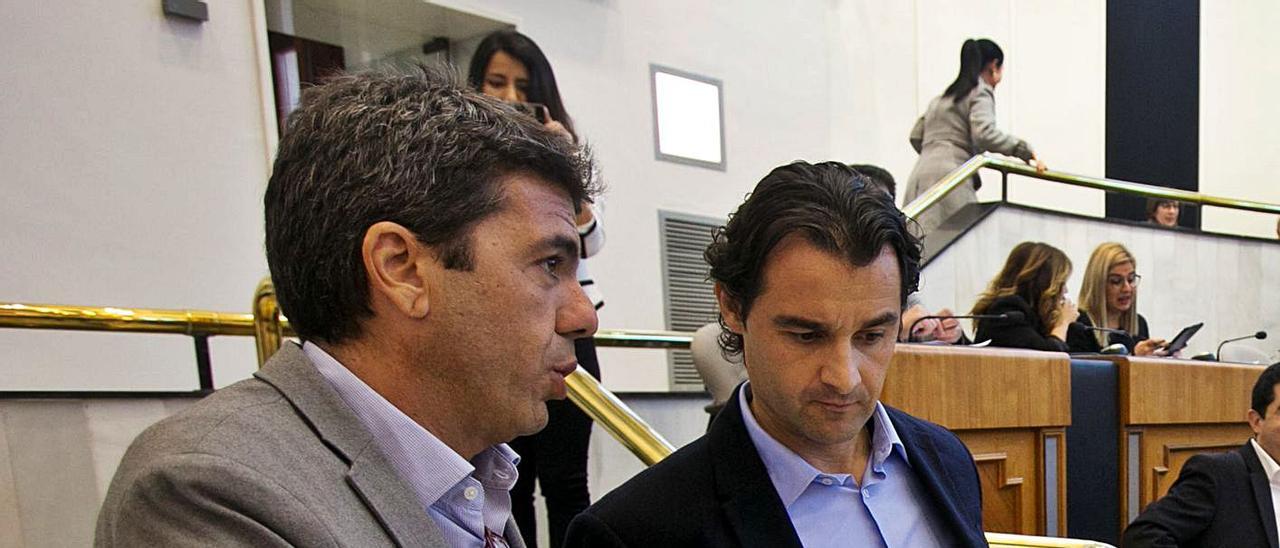 El presidente de la Diputación, Carlos Mazón, con Eduardo Dolón, antes de la pandemia. | JOSE NAVARRO