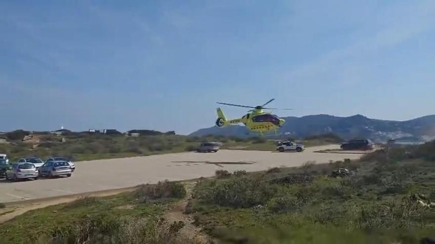 VÍDEO | L'helicòpter del SEM, a la zona del far de Sarnella del Port de la Selva, on ha mort un submarinista de 73 anys