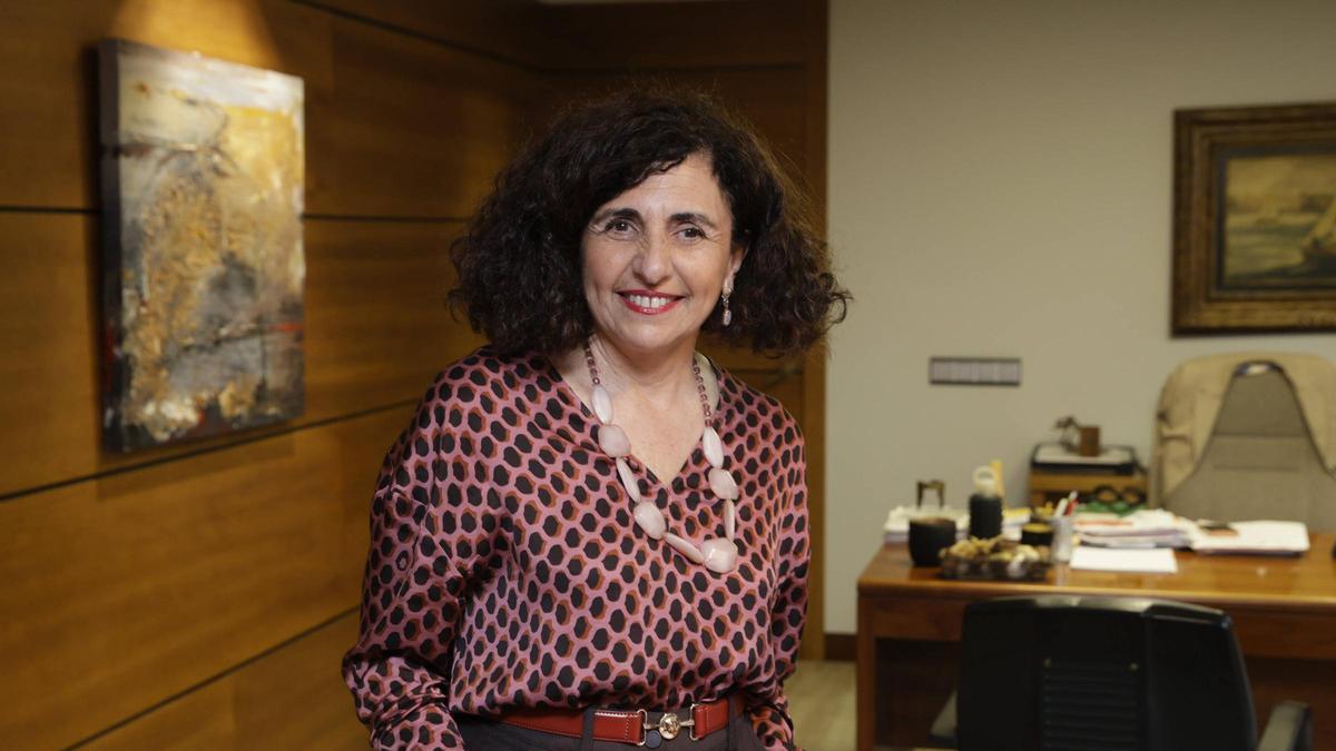 Pilar Martínez, en su despacho de Llana Consultores, en Gijón