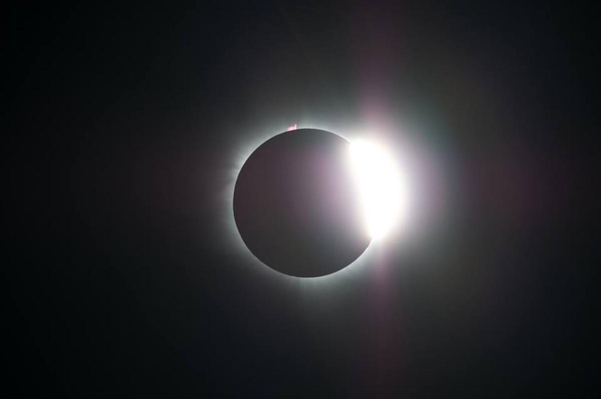 Eclipse solar captado en Indonesia el 9 de marzo de 2016.