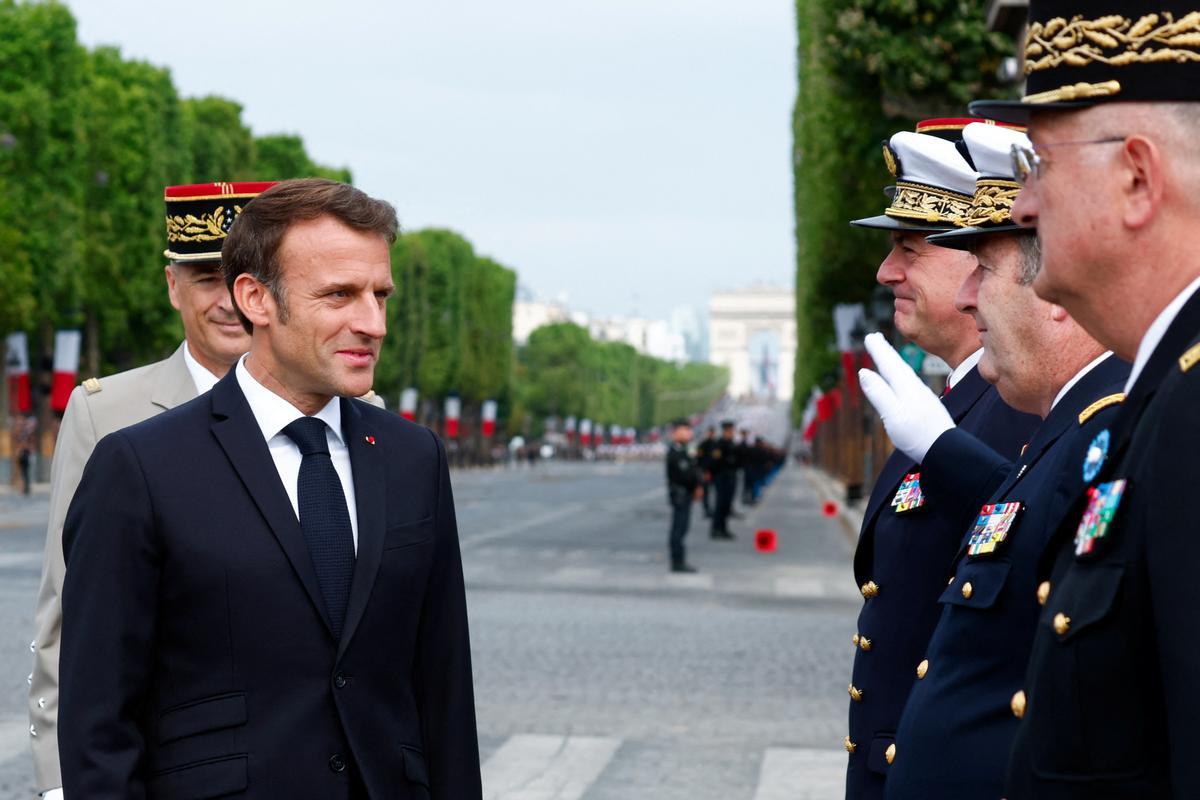 París celebra por todo alto el aniversario de la toma de la Bastilla.