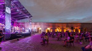 Ambiente de una noche de concierto en el Castell de Montjuïc.