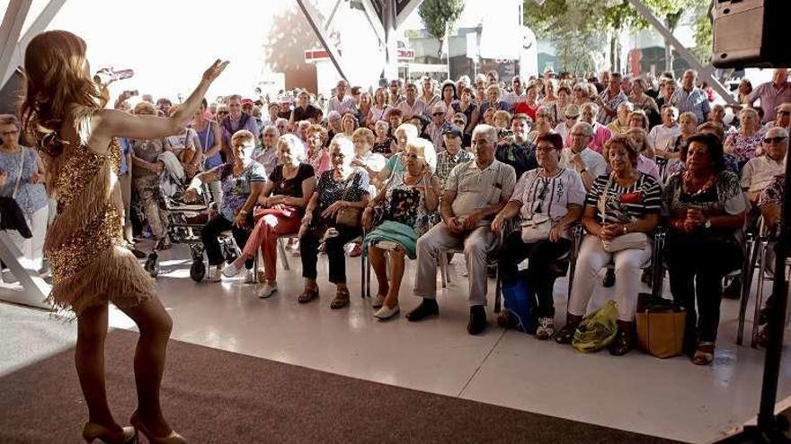 Yoli del Río, frente al público, ayer, en la Feria de Muestras.