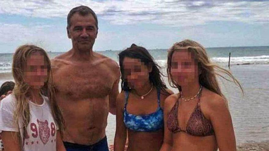 Toni Cantó rescata a tres bañistas adolescentes en la playa de Oropesa