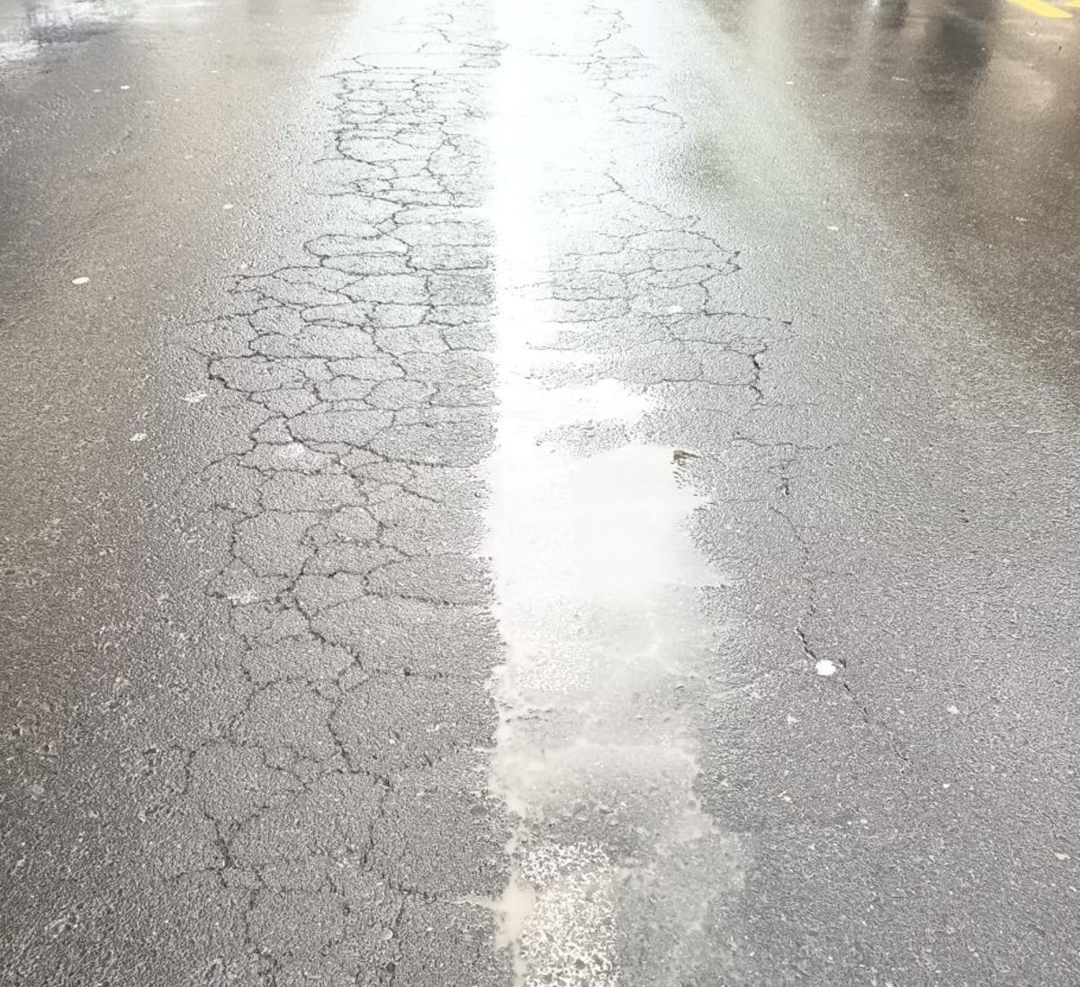 Desperfectos en la Avenida de Santiago.