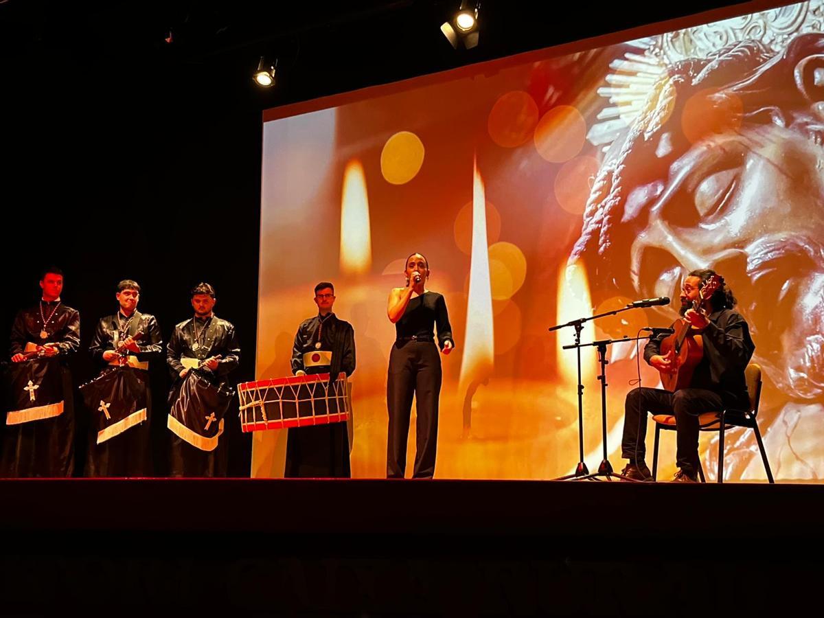 La música popular valenciana de Tamara Bellés con guitarra de Diego Fabra.