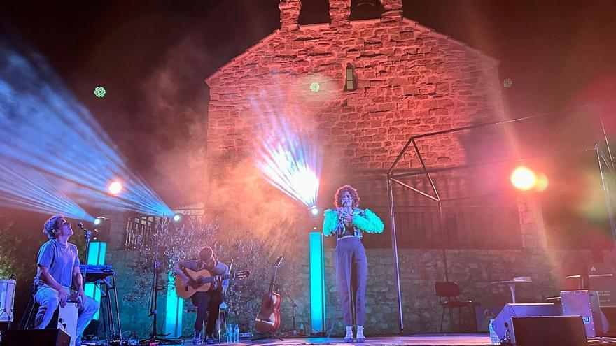 Elena Gadel omple la plaça de Dusfort en el marc dels Festivals Alta Segarra