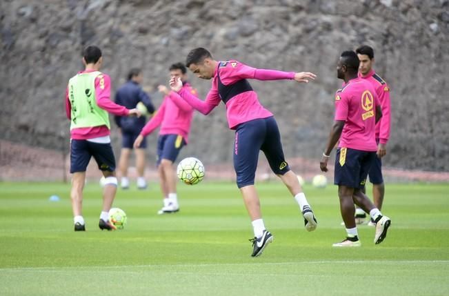 Entrenamiento de la UD Las Palmas en Barranco ...