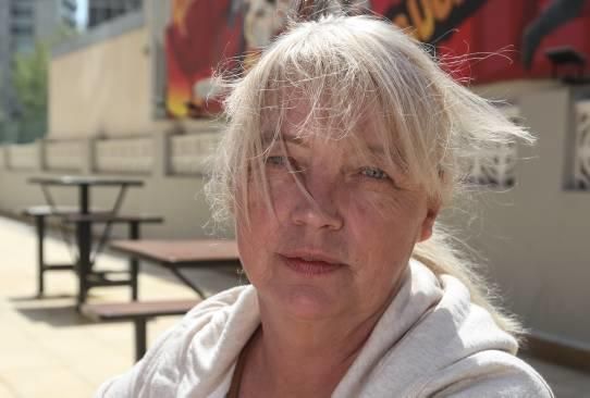 Geraldine Brennan (53 años. Escocesa de vacaciones en Benidorm): "Quiero volver aquí pero tengo miedo por la caída de la moneda"
