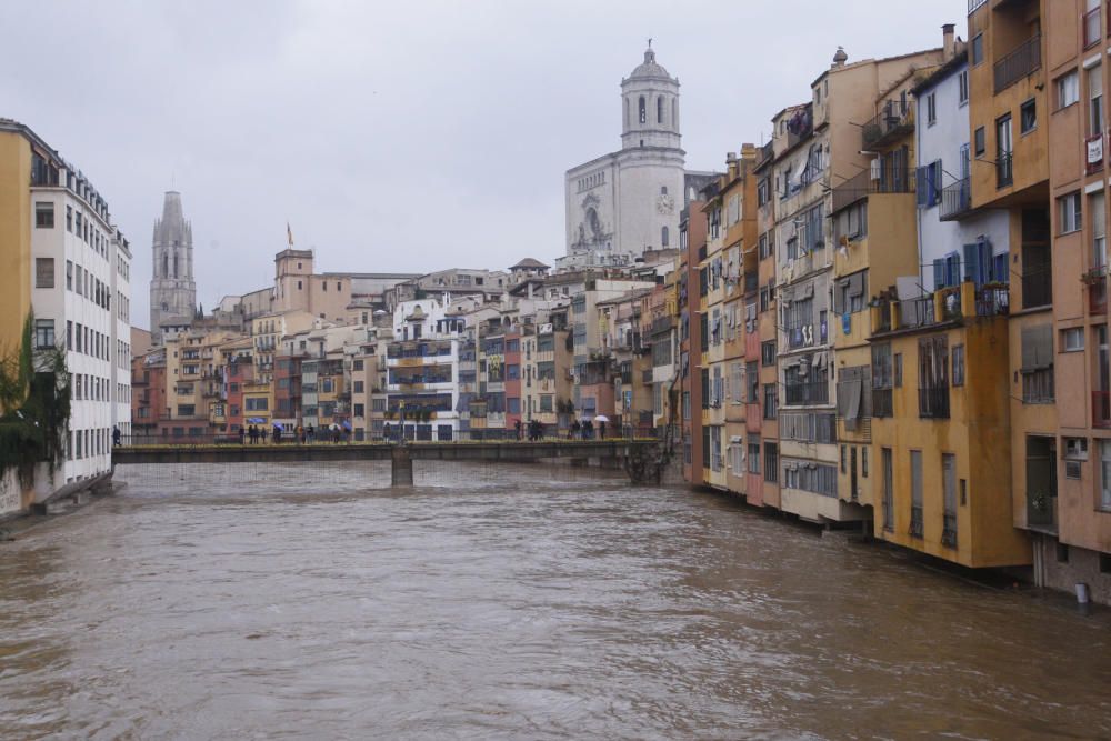 Crescuda del riu Onyar al seu pas per la ciutat de Girona