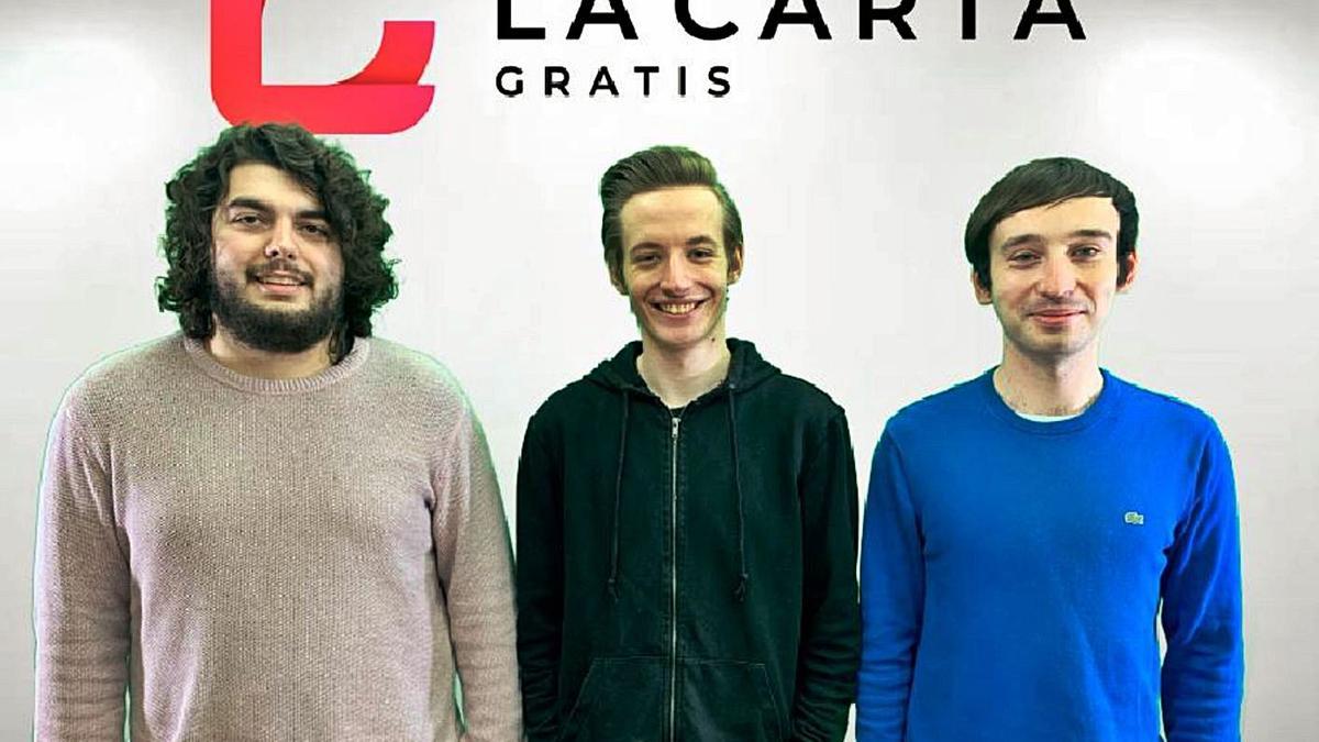 Los tres creadores de la herramienta ‘La carta gratis’.