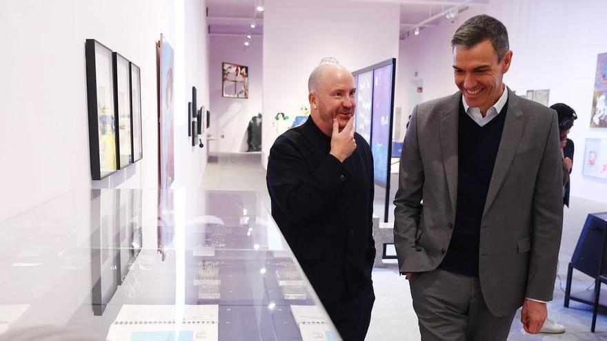 Sánchez visita la reordenación de colecciones de arte contemporáneo del Museo Reina Sofía