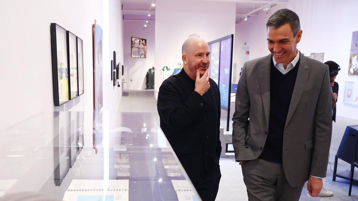 Sánchez visita la reordenación de colecciones de arte contemporáneo del Museo Reina Sofía