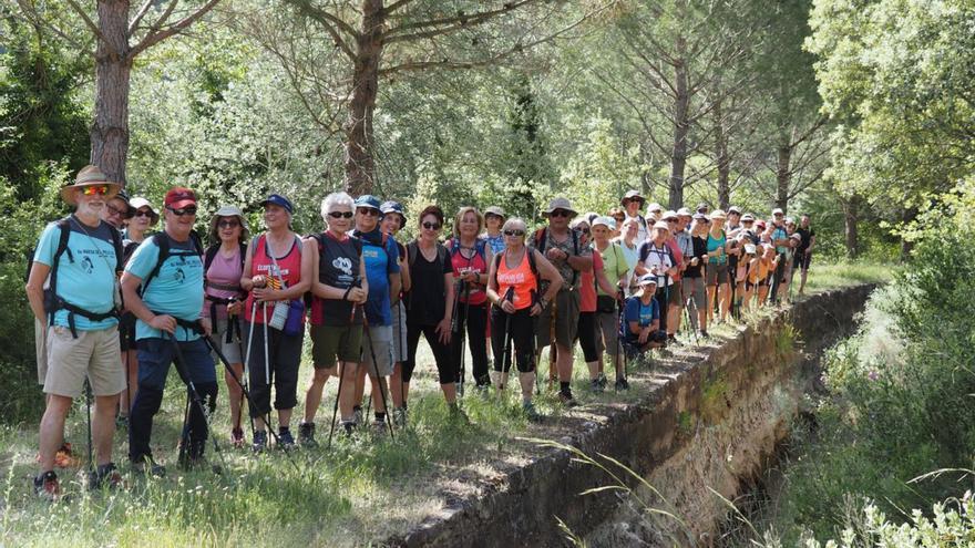 El Centre Excursionista Comarca de Bages coneix l’entorn del canal de la colònia Jorba