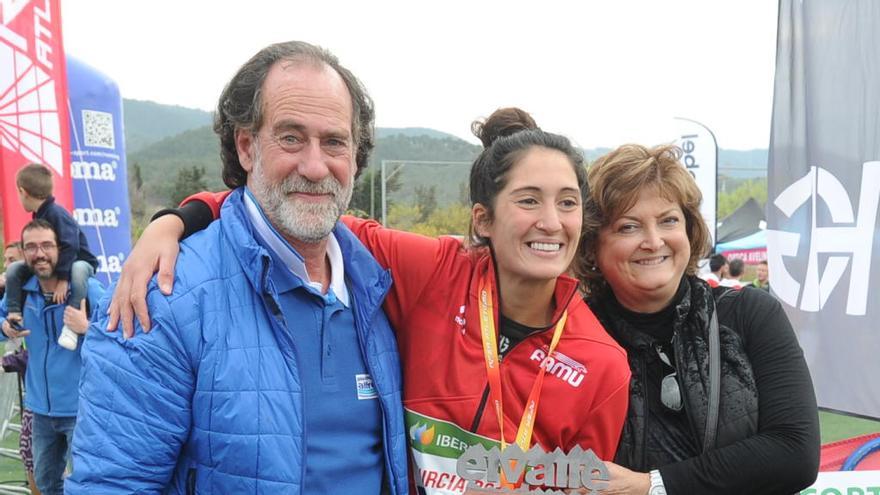 Eugenia Gil, en el centro, en el pasado El Valle Trail