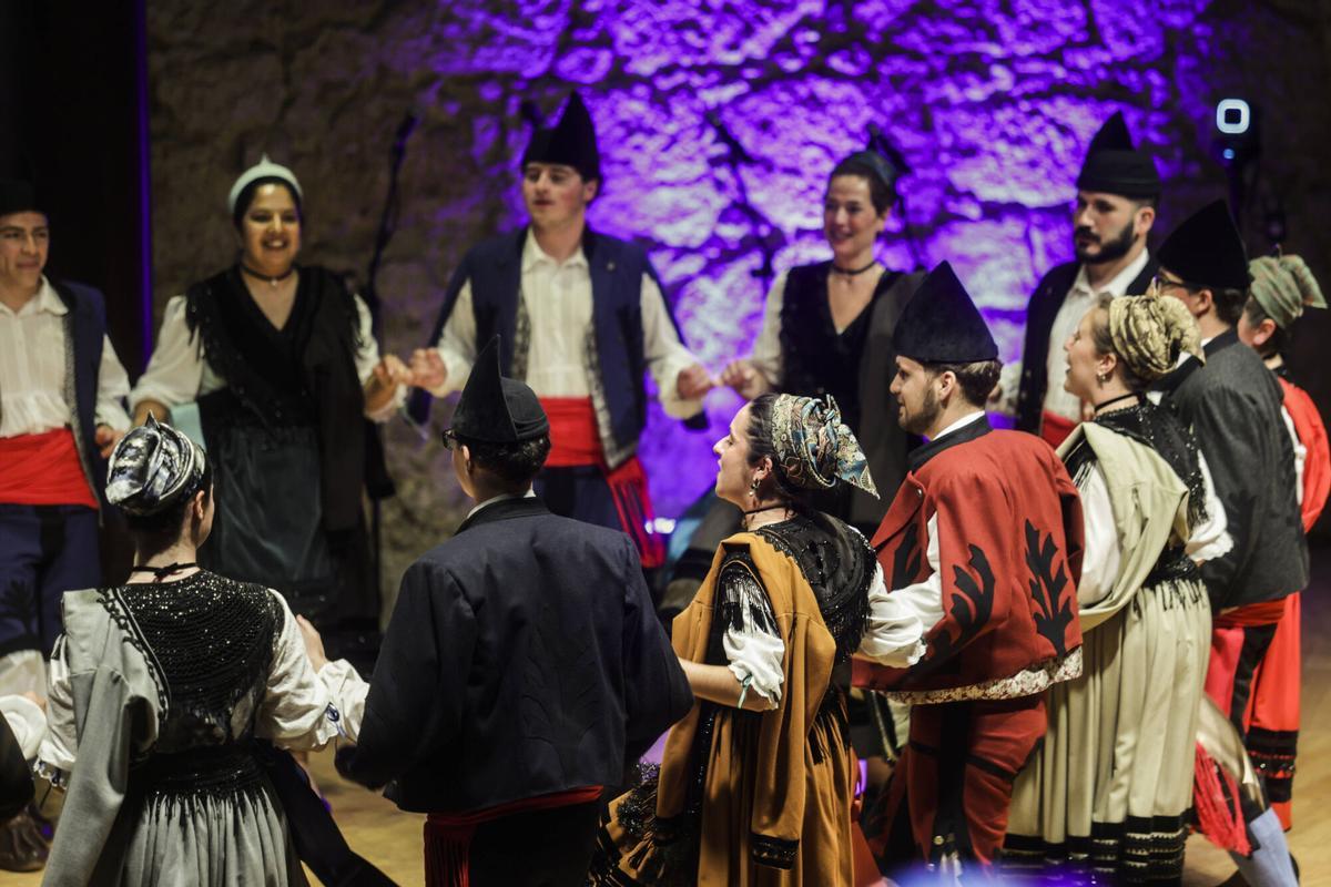 EN IMÁGENES: Clausura de la Escuela de Asturianía en el Auditorio Príncipe Felipe