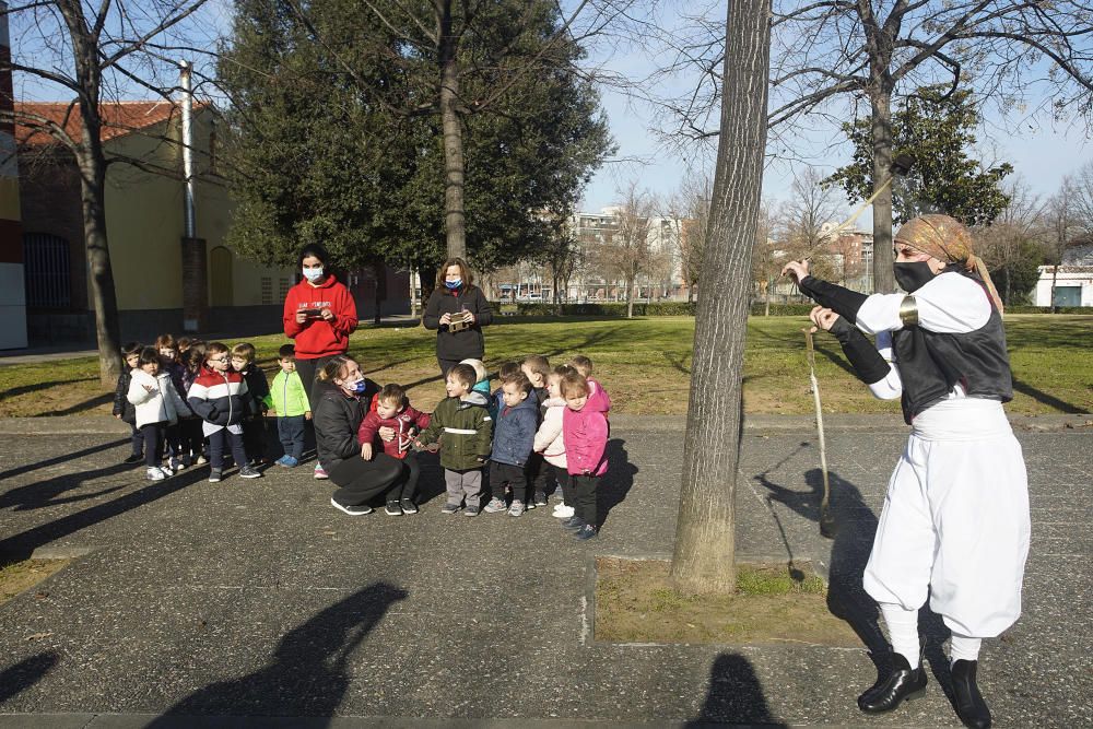 Els patges reials porten la màgia als barris de Girona