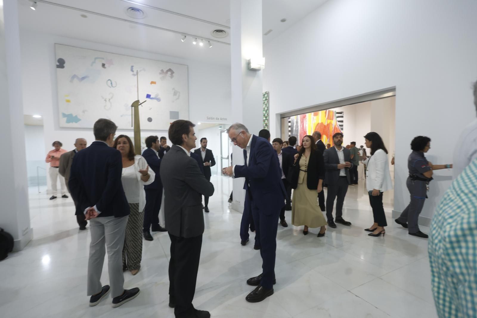 Llegada de los asistentes a la segunda edición del Foro de Energía en la Comunitat Valenciana