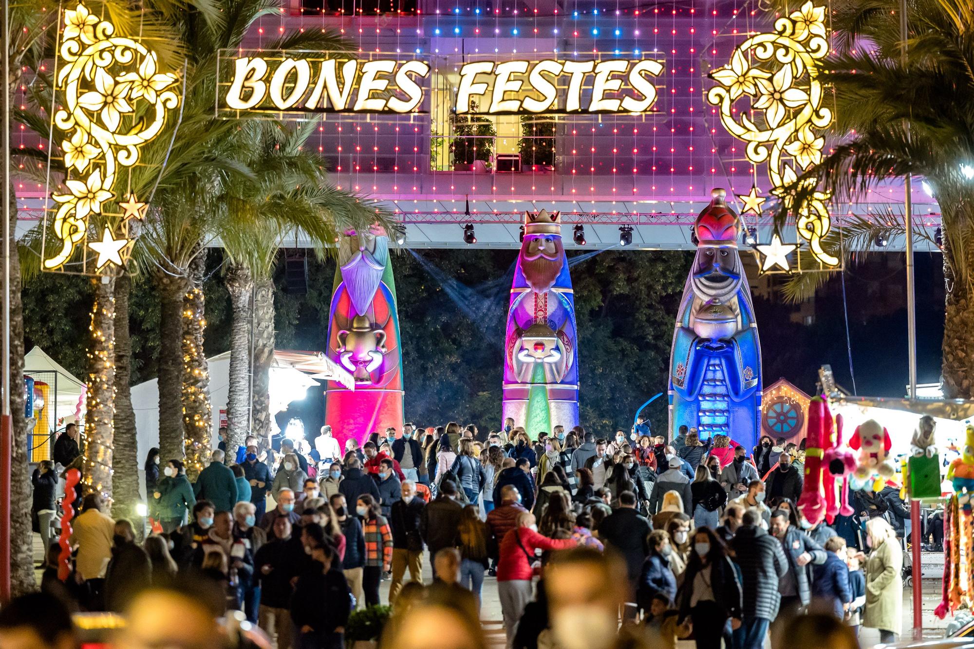 Así ha sido el encendido del alumbrado de Navidad en Benidorm