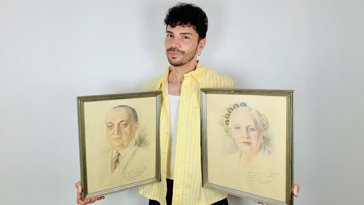 José Ramón González amb els dos retrats recuperats de la ballarina Àurea de Sarrà i el seu marit, el crític d'art José Francés.