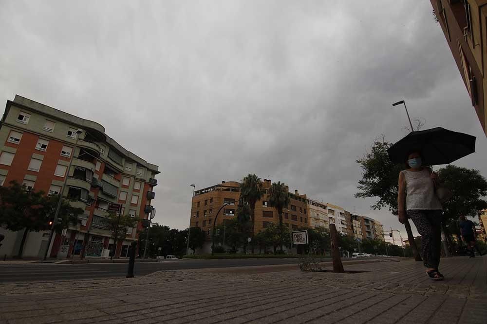 Mañana de lluvia, viento y bochorno en Córdoba