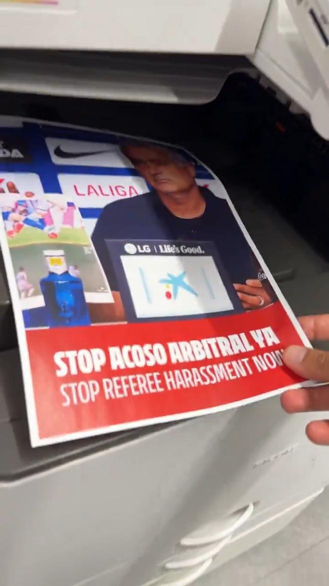 El Atleti contraataca y provoca a Mourinho con una foto impresa: "Stop acoso arbitral"