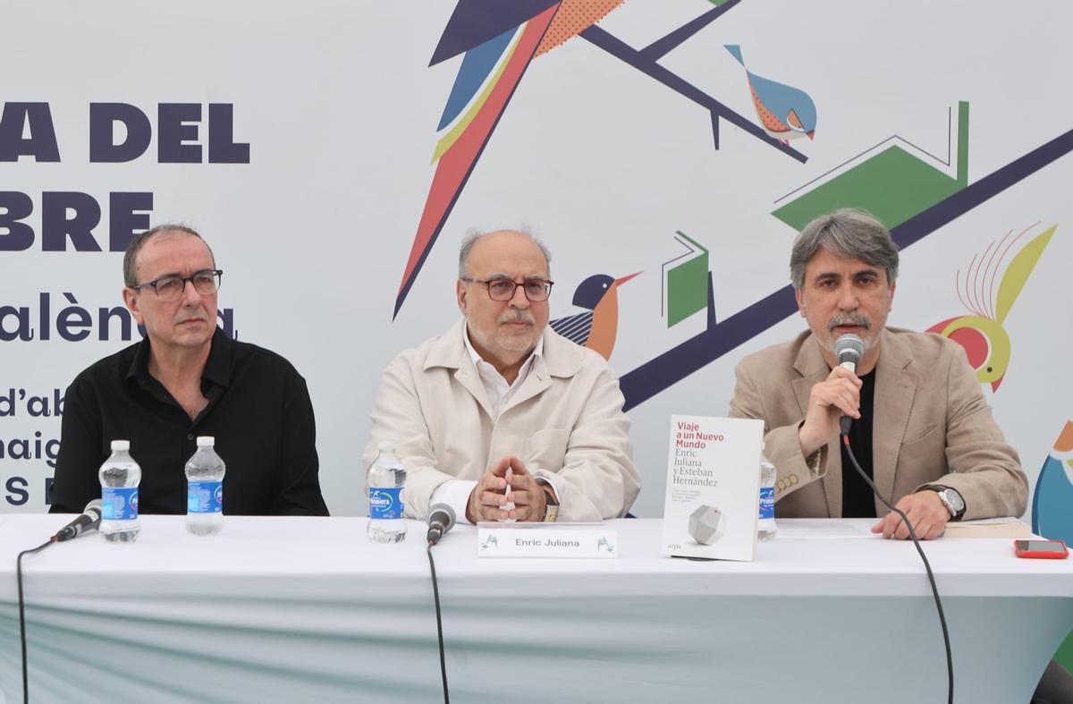 La Fira del Llibre desafía al mal tiempo y celebra un sábado de máxima afluencia La Fira del Llibre desafía al mal tiempo y celebra un sábado de máxima afluencia