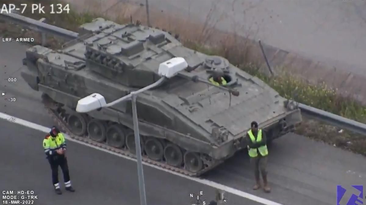 Un camió que transportava un tanc provoca retencions a l’AP-7