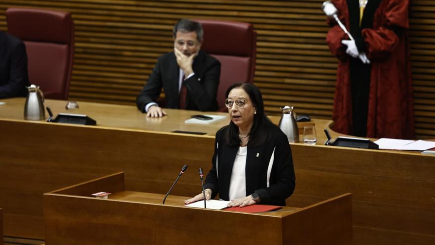 La presidenta de Les Corts llama a defender &quot;nuestra identidad, nuestra tierra y España&quot;